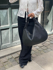 Trendige geflochtene Tasche