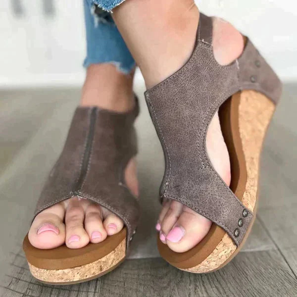 Modische  Damensandalen