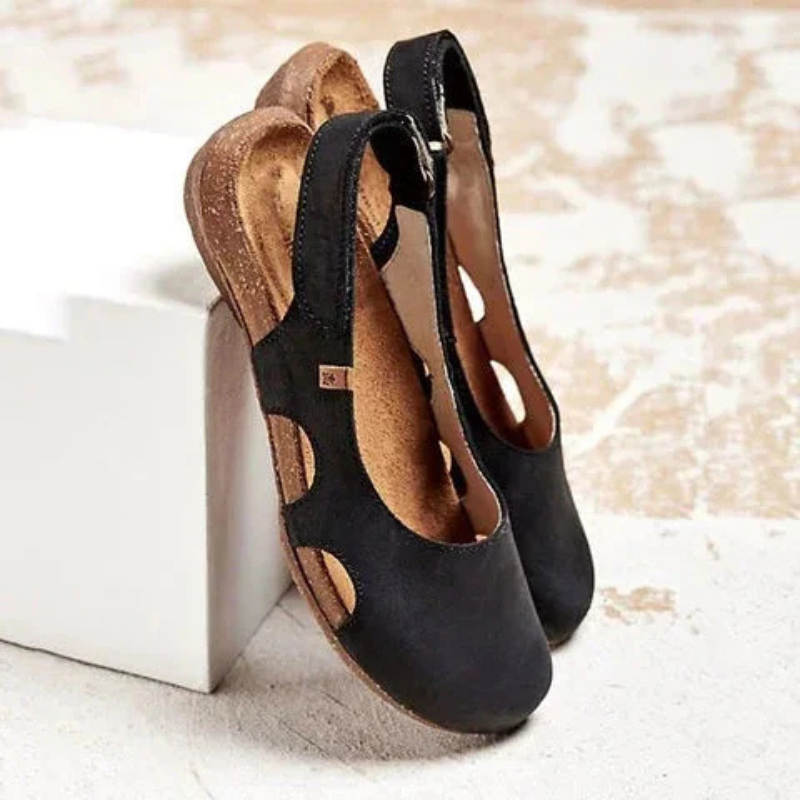 Bequeme geschlossene Sommersandalen