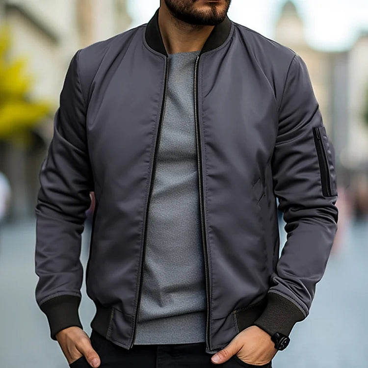 Trendige leichte Bomberjacke