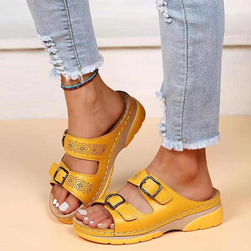 Keilsandalen mit zwei Schnallen