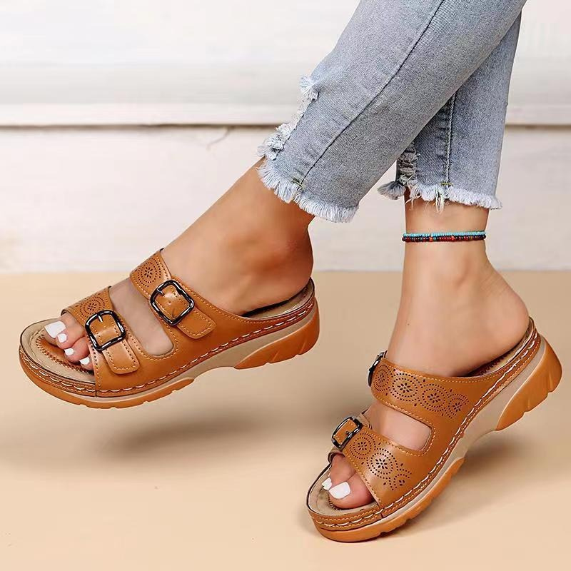 Keilsandalen mit zwei Schnallen