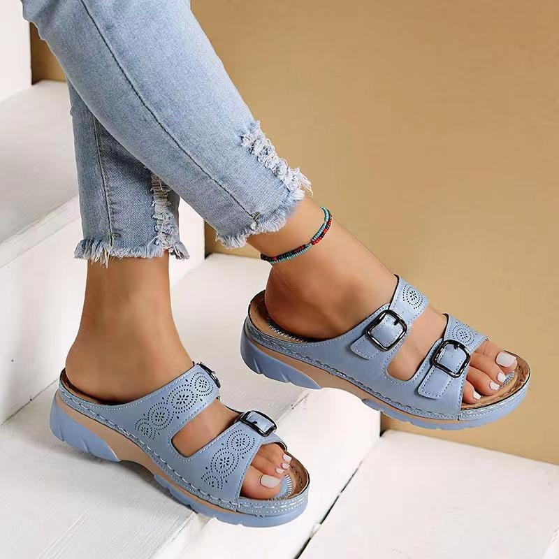 Keilsandalen mit zwei Schnallen