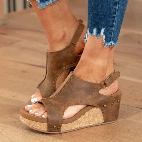 Modische  Damensandalen