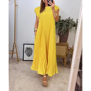 Einfaches einfarbiges Plisseekleid