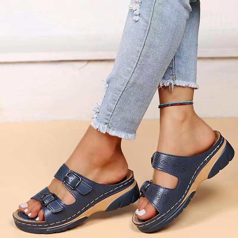 Keilsandalen mit zwei Schnallen
