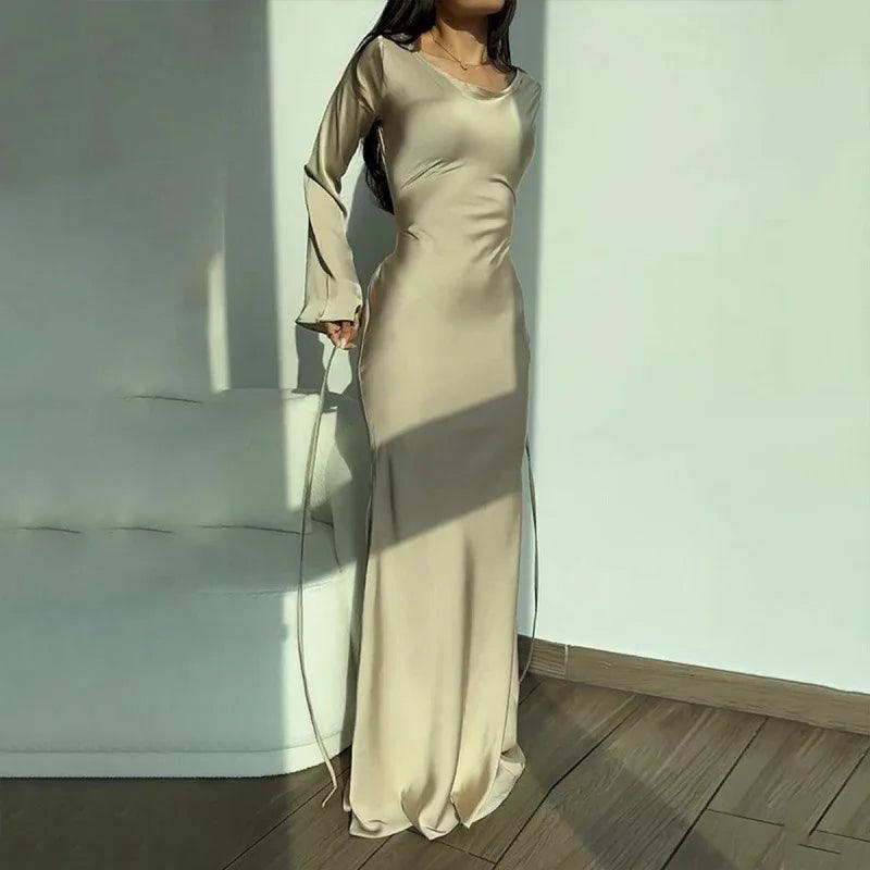 Luxuriöses Satin Maxikleid