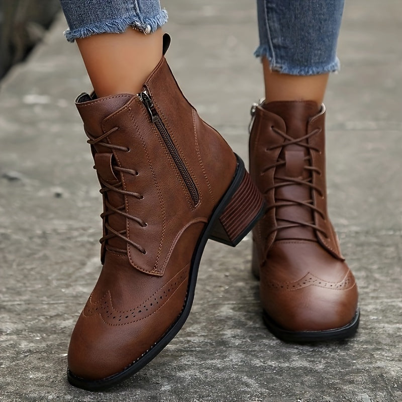 Dames-Veterlaarsjes-Met-Brogue-Details-En-Lage-Hak.jpg
