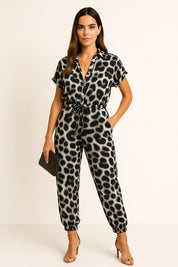 Geknöpfter Jumpsuit mit Schnürgürtel