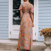 Elegantes Maxikleid mit Blumen und Flatterärmeln