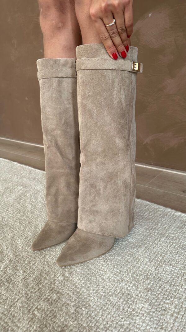 Moderne Reißverschlussstiefel