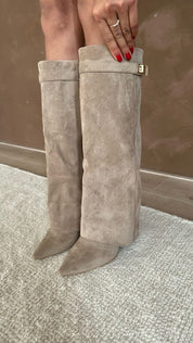 Moderne Reißverschlussstiefel