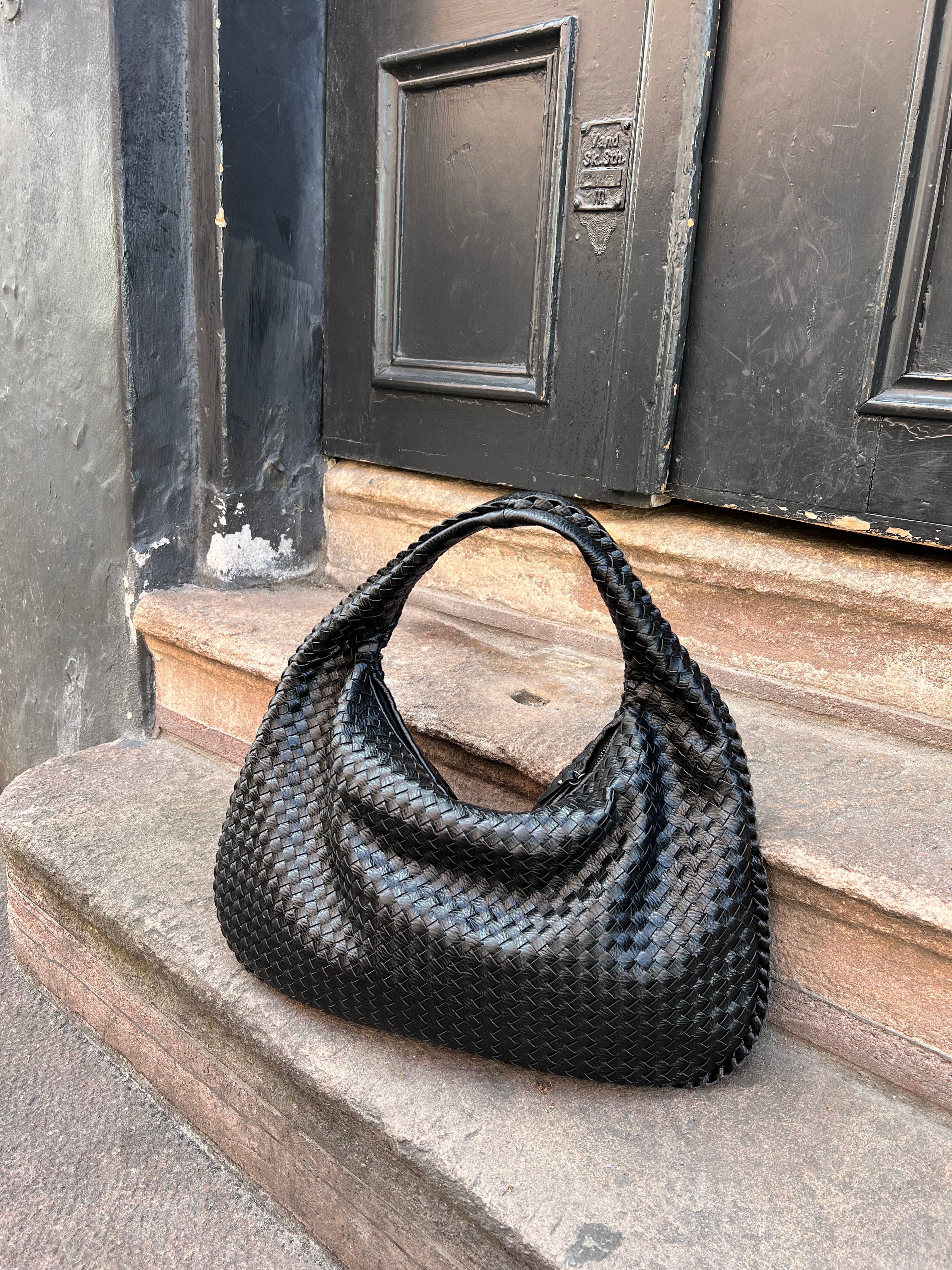 Trendige geflochtene Tasche