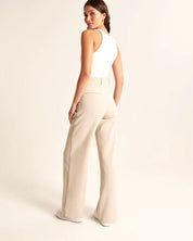 Figurbetonte Hose mit weitem Bein