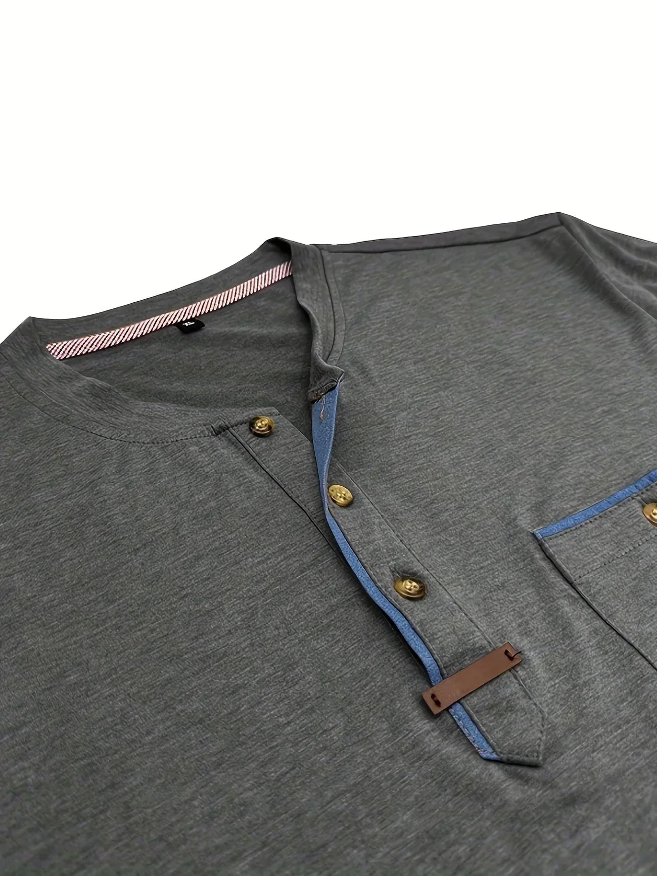 Lässiges T-Shirt mit Brusttasche