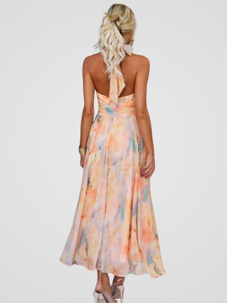 Fließendes Neckholderkleid