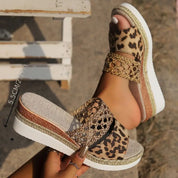 Leopardenmuster Keilsandaletten