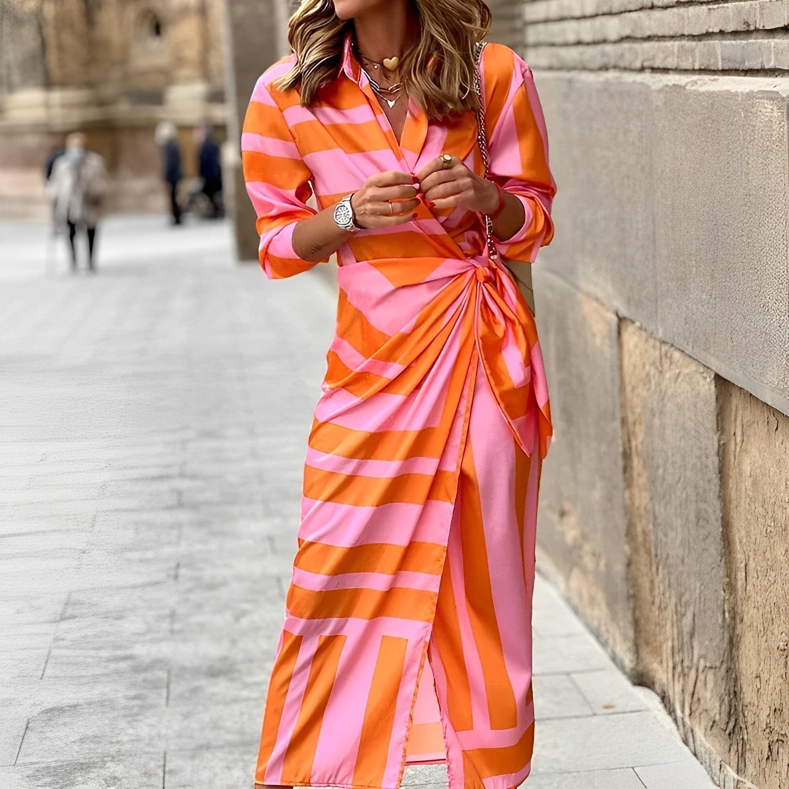 Modisches buntes Kleid