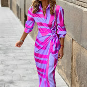 Modisches buntes Kleid