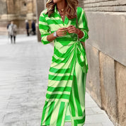 Modisches buntes Kleid