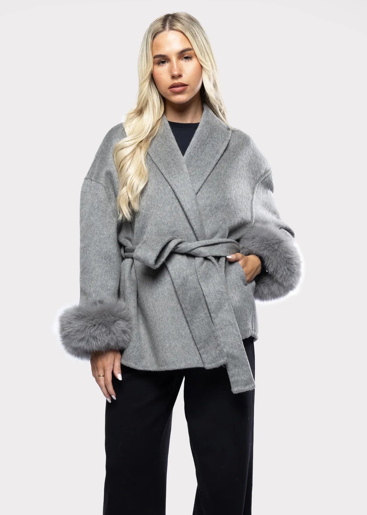 Sahari_-_Damen_Wickelmantel___Luxurioses_Imitatfell__Zeitloses_Design_0.jpg