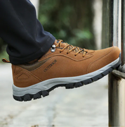 Robuste orthopädische Turnschuhe