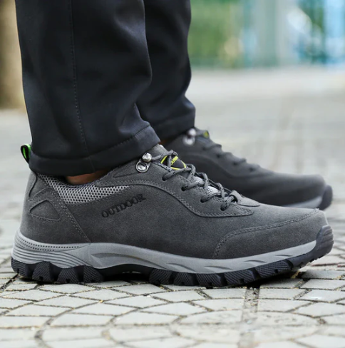 Robuste orthopädische Turnschuhe