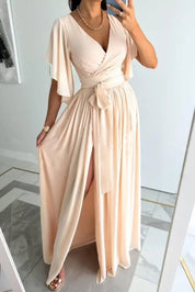 Elegantes Kleid mit V-Ausschnitt