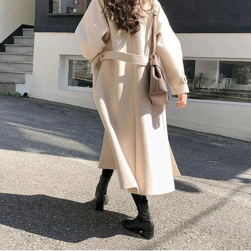 Elegante warme lange Winterjacke