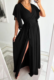 Elegantes Kleid mit V-Ausschnitt