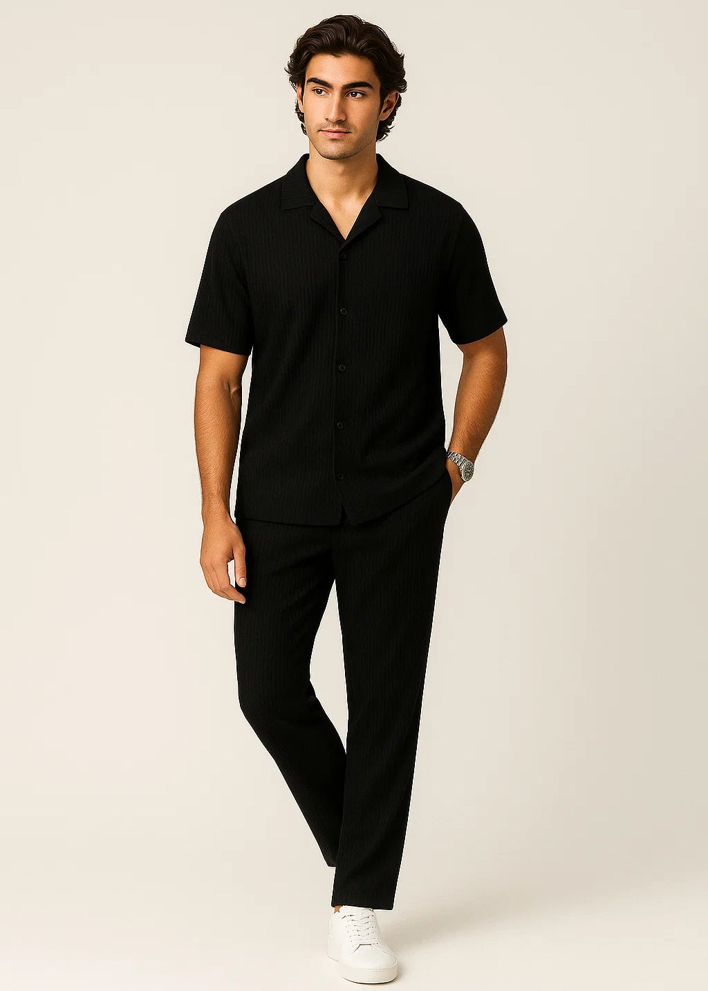 Zweiteiliges_Set_aus_Rippstrick_Polo_und_Hose_Black.webp