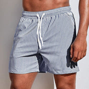 Schnelltrocknende gestreifte Badeshorts