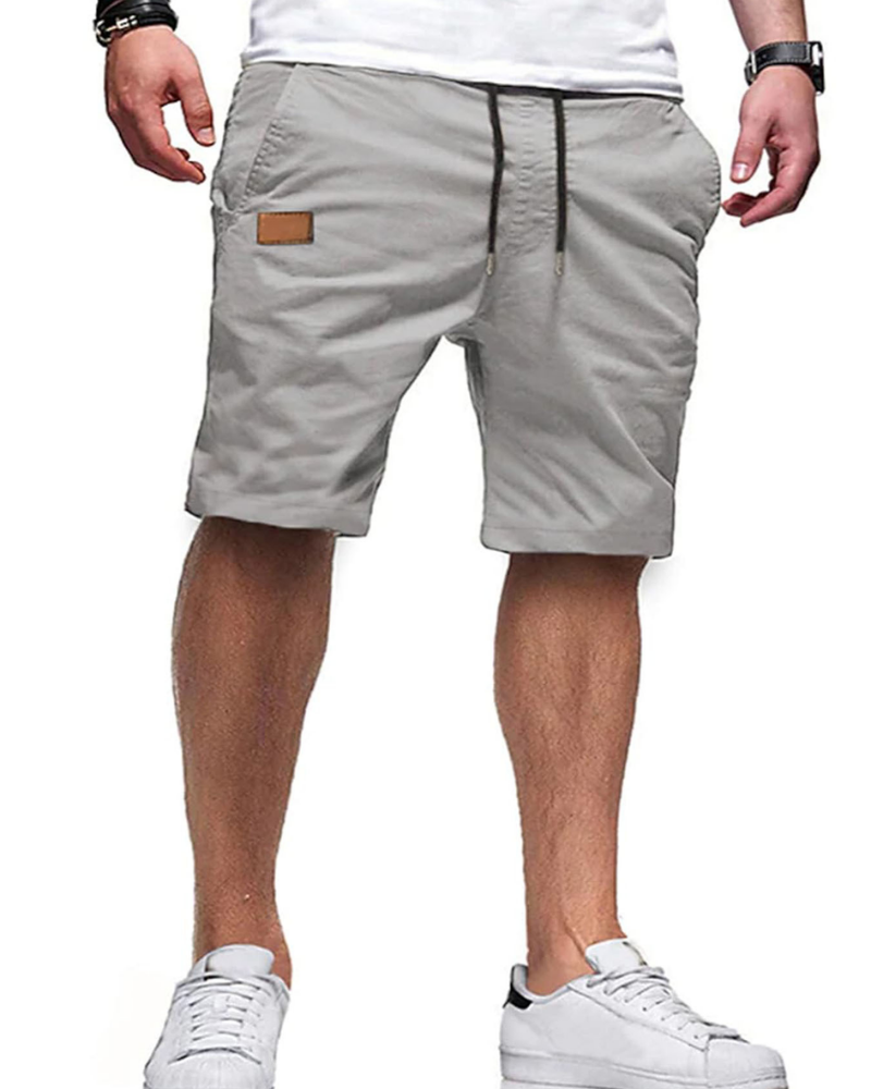 Modern geschnittene Sommershorts