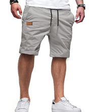 Modern geschnittene Sommershorts