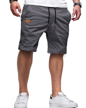 Modern geschnittene Sommershorts