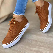 Schnürsneaker