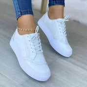 Schnürsneaker