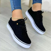 Schnürsneaker