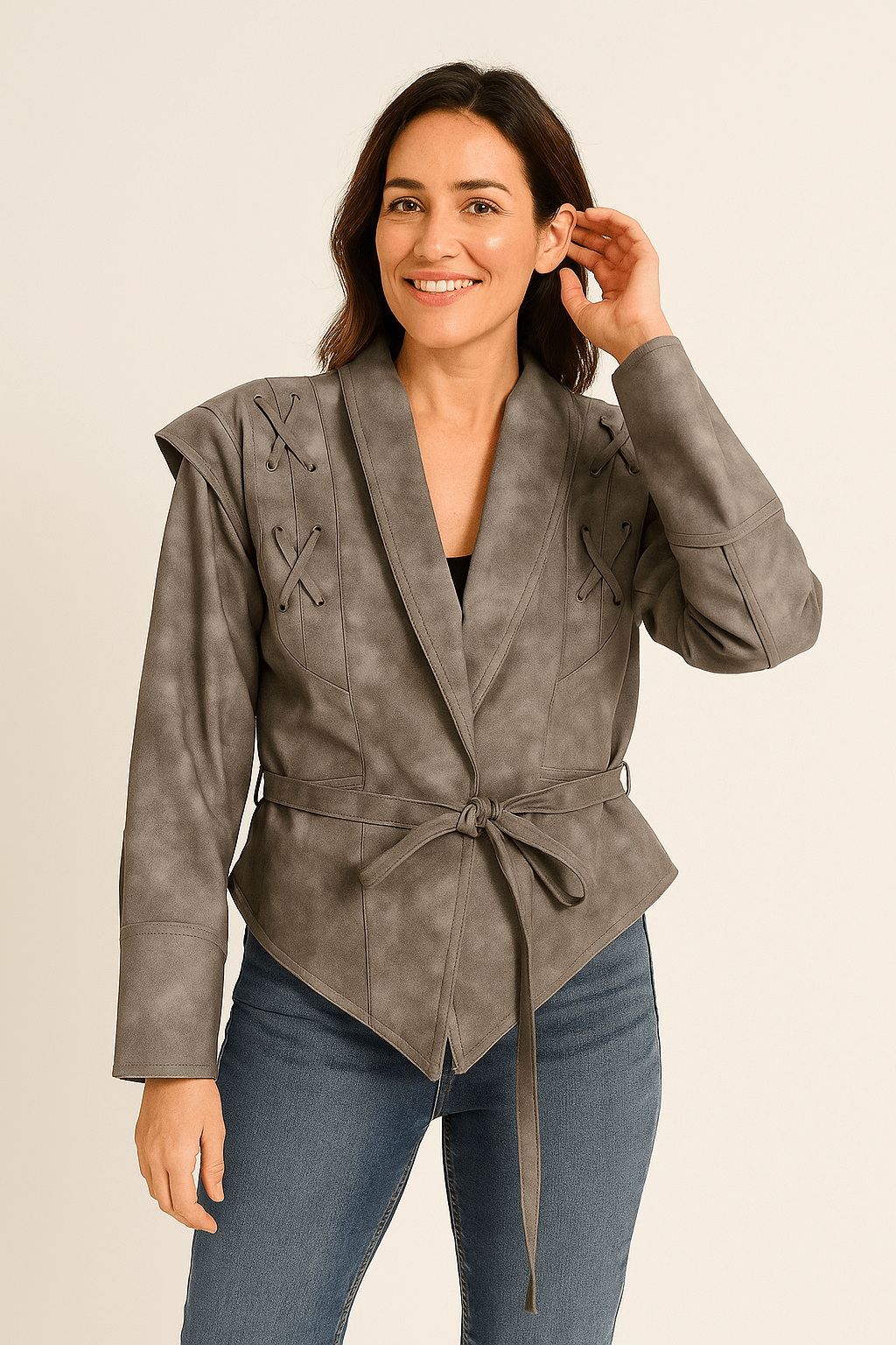 Modische Lederjacke mit Bindegürtel