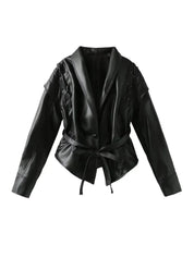 Modische Lederjacke mit Bindegürtel
