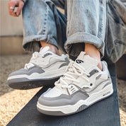 Stylische sommerliche Turnschuhe