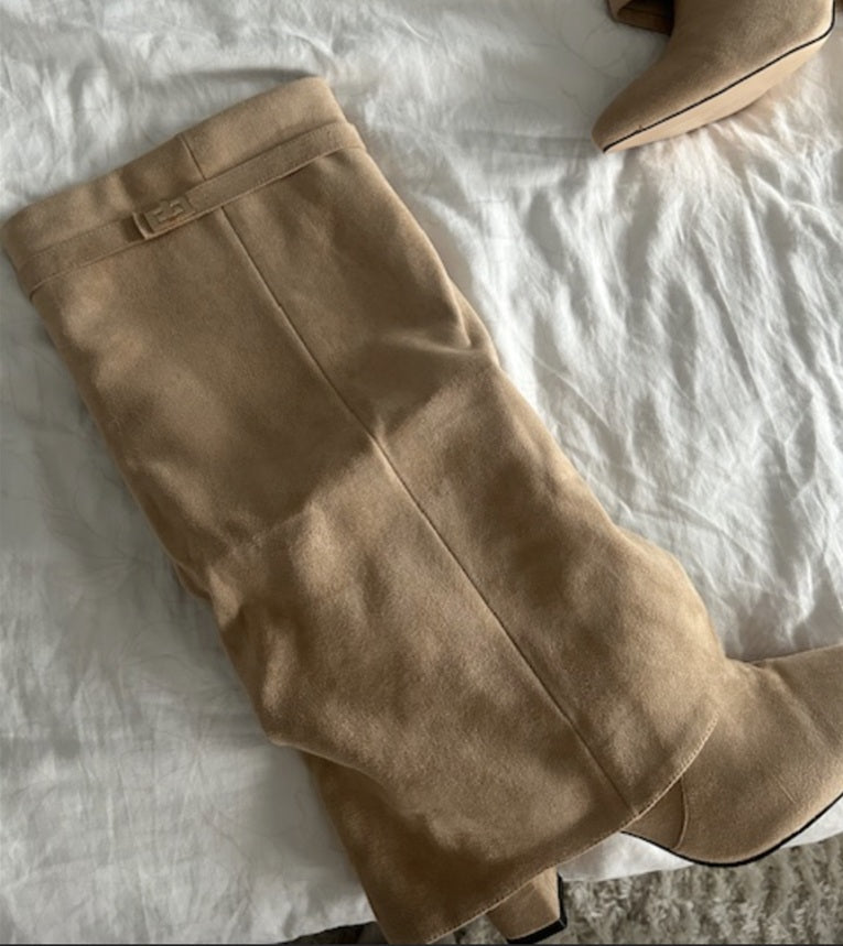Moderne Reißverschlussstiefel